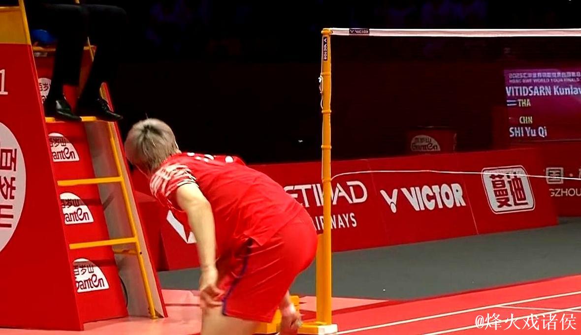 石宇奇2：0击败昆拉武特！主场助威晋级决赛，国羽提前锁定三枚金牌，女双意外淘汰